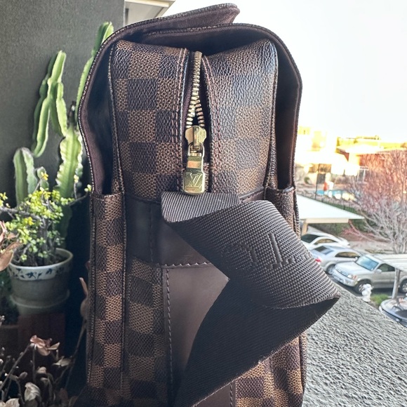 Louis Vuitton Naviglio Damier Ebene Luxury Authentic Messenger Bag - Picture 3 of 17